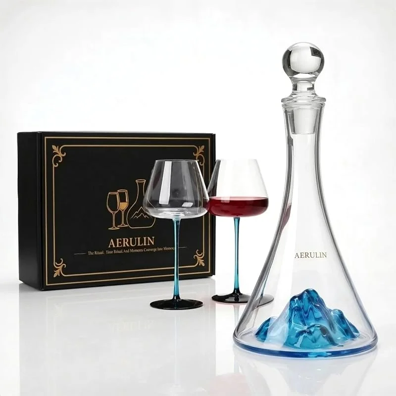 Marke: Generisch Bleifreies Kristall-Weindekanter-Geschenk-Set, 3D-künstlerischer blauer Bergbasis, Belüfter mit 2 eleganten, passenden Stielgläsern, Premium-Sommelier-Karaffe in goldgeprägter Geschenkbox für — Wein und Festtafel