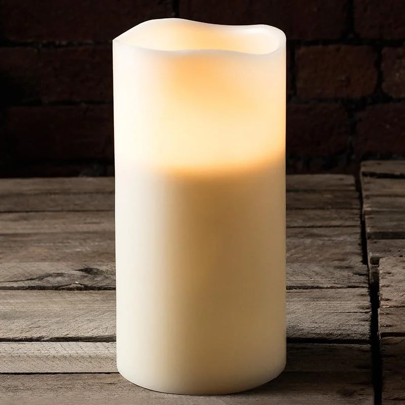 Besuche den Lights4fun-Store Lights4fun 30cm Venti Echtwachs LED Kerze mit 3er Docht Flamme mit Timerfunktion Batteriebetriebene Kerze [Energieklasse A++] Flackernd Stumpenkerze Indoor Weiß — Weihnachtsbeleuchtung