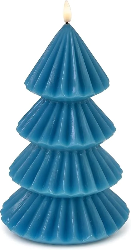 Besuche den Fachhandel Plus-Store LED Kerzen mit Timer - Motiv Tanne, 3D Flamme, batteriebetriebene Weihnachtsdeko, LED Echtwachskerzen in verschiedenen Farben & Größen (Blau Tanne, Groß 26 x 14, 5 cm) — Kerzenlicht Abendessen