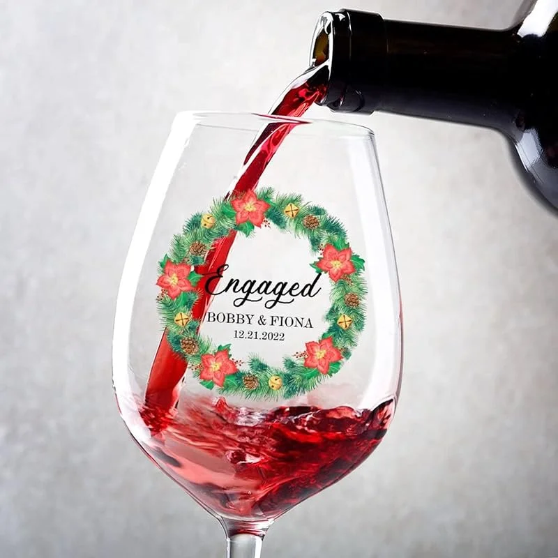 Marke: Rimego Rotweingläser, 2er-Set, First Christmas in Our New Home, Orname, Stielweinglas, 325 ml, für Paare, Jahrestag, Hochzeit, Geschenk, personalisierte Weingeschenke für Frauen und Männer — Wein und Festtafel