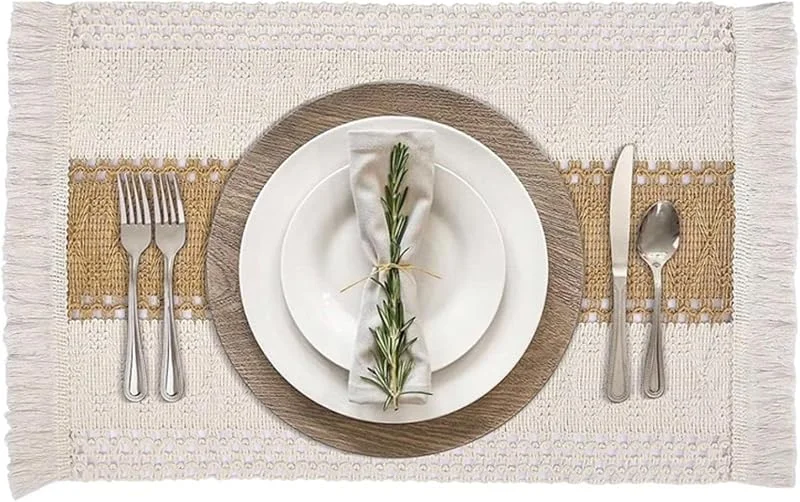 Besuche den Epinki-Store Epinki Tischset Weihnachten Modern Quadratisch, 2Pcs Set 30x50CM Platzset Weihnachten Waschbar Hohl Streifen mit Quaste aus Baumwolle Leinen, Tischuntersetzer Boho Beige Braun für Zuhause — Küche & Haushalt