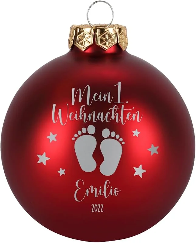Besuche den Herz & Heim-Store Herz & Heim® Weihnachtskugel aus Glas mit persönlicher Gravur, Rot oder Weiß, Matt oder Hochglanz, Ø 8 oder 10 cm, Verschiedene Motive Ø 8 cm, Rot Matt, Mein erstes Weihnachten — Weihnachtsdeko
