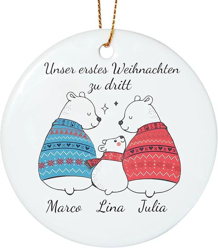 Besuche den Kiddle-Design-Store Kiddle-Design Weihnachtsanhänger personalisiert, Erstes Weihnachten zu dritt, Weihnachtskugel mit Name, Baby Familie Christbaumschmuck Eisbär — Weihnachtsmode