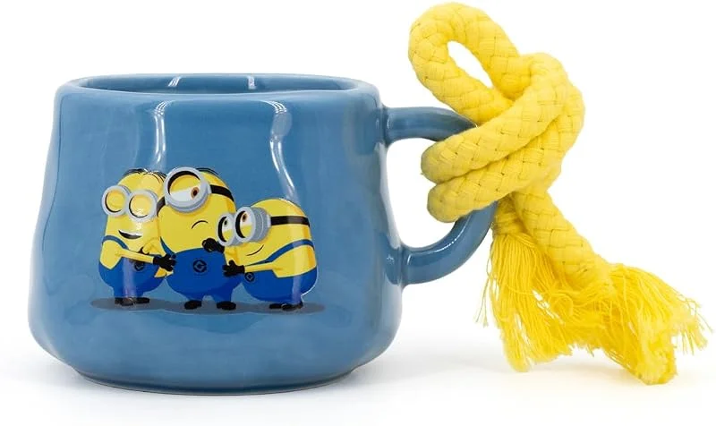 Besuche den MINIONS-Store Minions Duftkerze in Tasse mit Kordel (200g), Dave, Stuart & Bob, Wiederverwendbarer Keramikbecher, 40h Brenndauer, Deko & Geschenkidee — Kerzenlicht Abendessen