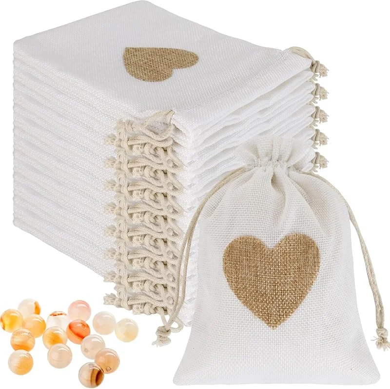 Marke: RBDDBR 24 Stück Jutesäckchen Herz 15 x 20 cm Weiß Jutebeutel Klein, Jute Geschenktüte Kleine Stoffbeutel mit Kordelzug für Schmuckbeutel Handwerk Hochzeit Party und Weihnachten — Geschenkverpackung