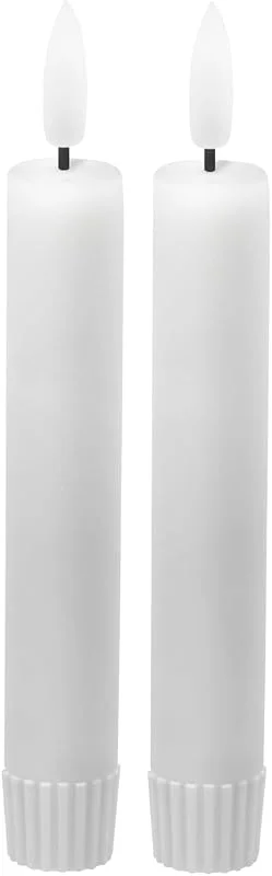 Besuche den LED Universum-Store LED Universum - 2er Set LED Echtwachs Stabkerzen weiß 15cm warmweiß für 1 x AAA Batterie je Kerze (nicht enthalten) Tischdekoration für Hochzeit, Weihnachten, Feste, Partys (weiß 15cm - 2er Set) — Kerzenlicht Abendessen