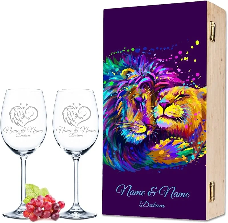 Besuche den GRAVURZEILE-Store GRAVURZEILE Weingläser mit Gravur - Lion Love Design als Set inkl. Holzkiste - Personalisiert mit Name & Datum - Geschenk zur Verlobung Hochzeit Valentinstag — Wein und Festtafel