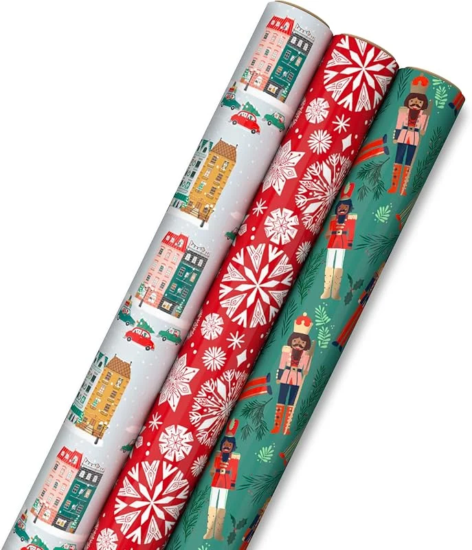 Besuche den Hallmark-Store Hallmark Weihnachts-Geschenkpapier mit Schnittlinien auf der Rückseite (3 Rollen: 120 m²) Winterstadt-Szene, rustikale Schneeflocken auf Rot, Nussknacker mit Laub — Geschenkverpackung