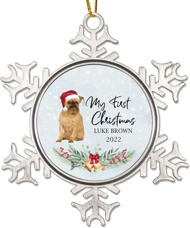 Marke: CowkissSign Weihnachtskranz mit Weihnachtsmannmütze, Weihnachtsschmuck, Mein erstes Weihnachten, personalisierbar, zum Aufhängen, Weihnachten, Partyzubehör, Zwergspitz, Urlaubsgeschenk, Metall, Schneeflocke — Weihnachtsdeko