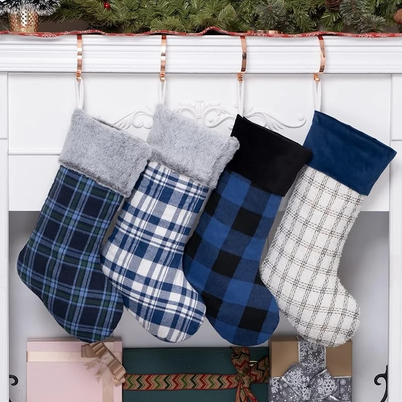 Marke: BHD BEAUTY BHD BEAUTY Blaue karierte Weihnachtsstrümpfe Set 4 Weihnachtsstrümpfe 2023 neue Dekoration 50, 8 cm große Kamin hängende Strümpfe für Familie Urlaub Weihnachten Party — Weihnachtsdeko