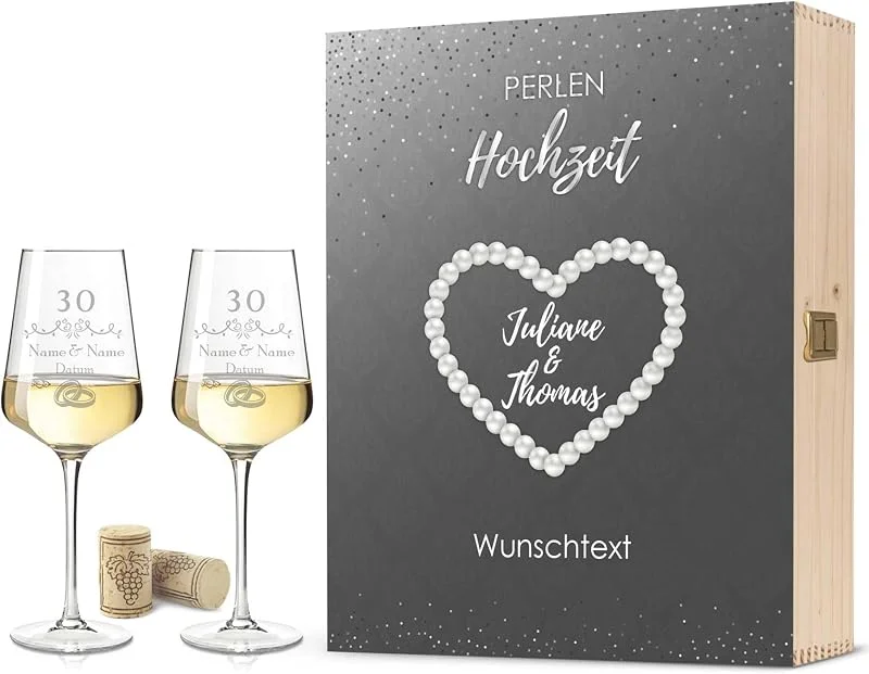 Besuche den GRAVURZEILE-Store GRAVURZEILE Weißweingläser mit Gravur - Perlenhochzeit - mit Holzkiste — Wein und Festtafel