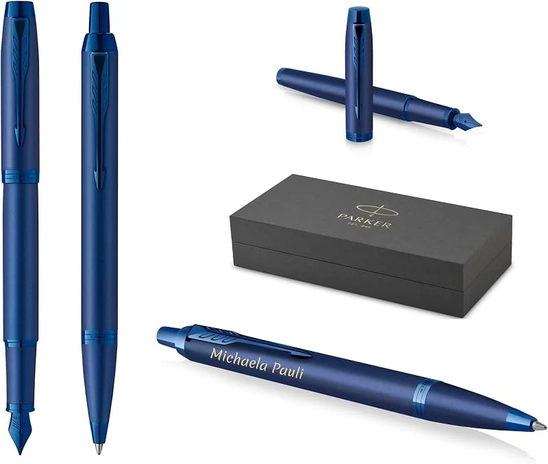 PARKER Schreibset IM Professionals Monochrome Kugelschreiber und Füllfederhalter mit Gravur, Premium Stift, Geschenkbox, blaue Pantrone, personalisiert, Geburtstag (Blue) — Geschenkverpackung