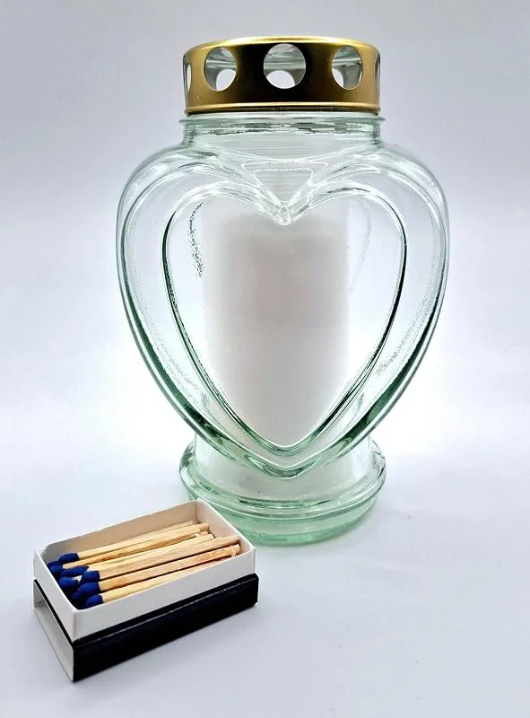 Marke: Vosteen Grabkerze Trauerlicht Herz Form Weiss Gedenkkerze Grablampe Glas ca. 18cm hoch — Kerzenlicht Abendessen