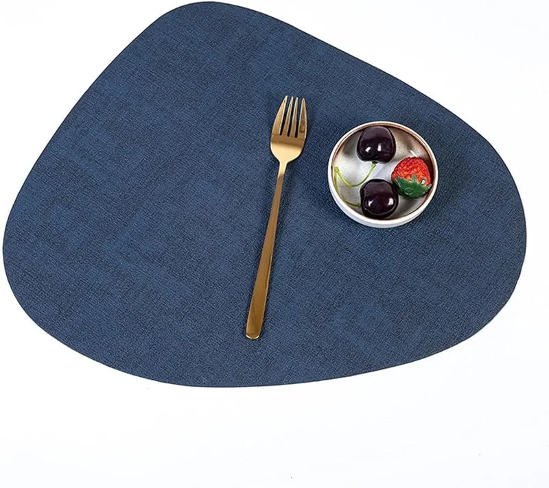 Besuche den Epinki-Store Epinki Tischset Weihnachten Natur Dreieck, 2Pcs Set PU Leder Platzsets Natur Einfarbig Rindsleder Textur Anti-Rutsch, Tisch-Sets Dunkel Blau für Zuhause Restaurant, 34x42.5CM — Küche & Haushalt