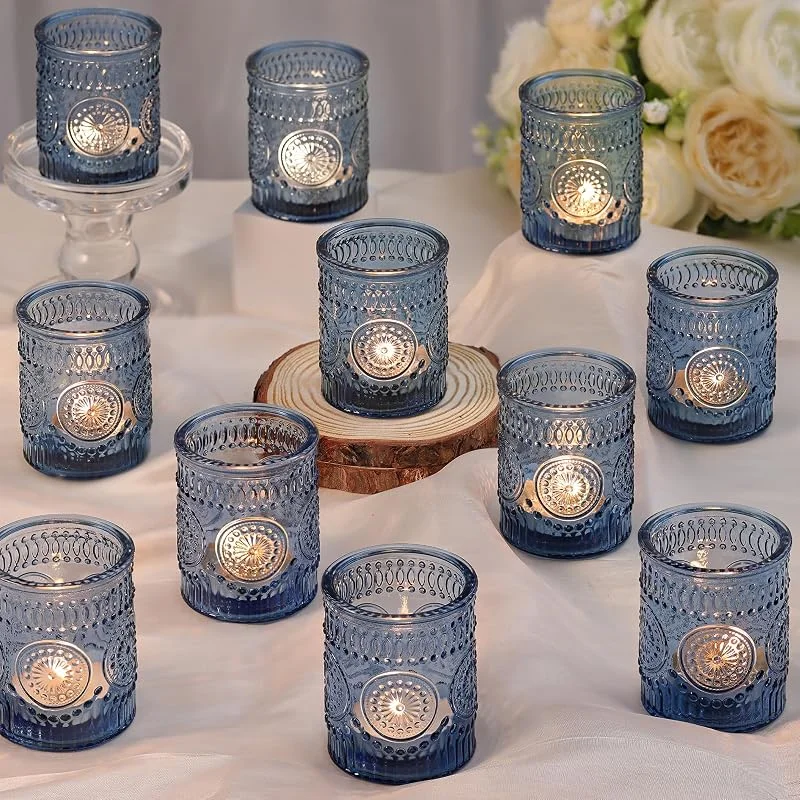 Marke: DARJEN DARJEN Blaue Votivkerzenhalter, Set mit 36 Stück, Glaskerzenhalter, Großpackung für Teelichter, geprägte Kerzen, Votivkerzen für Hochzeit, Wohnzimmer und Zuhause, Tischdekoration — Kerzenlicht Abendessen