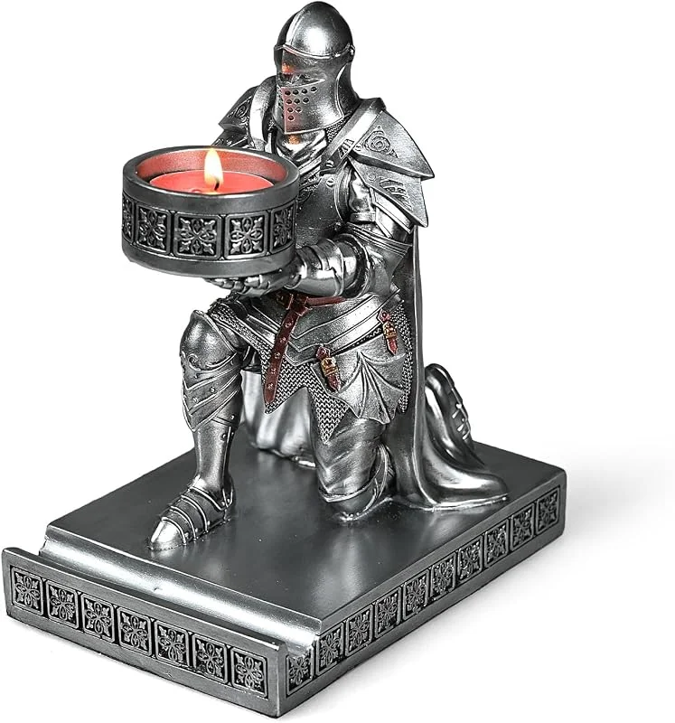 Besuche den HDMbigmi-Store King's Guard Kniender Ritter Kerzenhalter, Kunstharz, Haltung, Teelichthalter, Krieger, Handy-Ständer, Stifthalter, Kerzenhalter für Restaurant, Altar, Heimtisch (Silber) — Kerzenlicht Abendessen