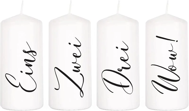 Besuche den Herz & Heim-Store Herz & Heim® Stumpenkerzen Set als Adventskranz mit Wunschtexten bedruckt — Advent und Tisch