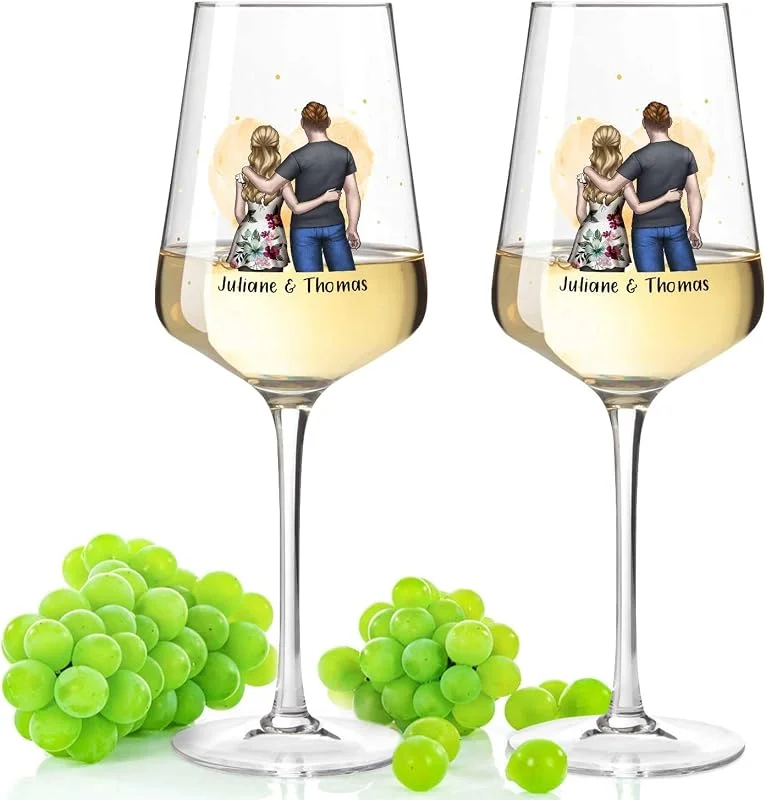 Besuche den GRAVURZEILE-Store GRAVURZEILE Weißweinglas - Pärchen Konfiguration - Umfangreich anpassbares Motiv zum selbst gestalten - Persönliches Geschenk für Paare — Wein und Festtafel