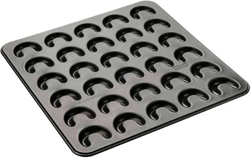 Besuche den Zenker-Store Zenker 30er-Vanillekipferl Backblech klein Sparkling Christmas, Ofenform mit Teflon Antihaftbeschichtung für kinderleichtes Backen, hochwertige Form für selbstgemachte Kipferl (Farbe: Schwarz) — Weihnachtskueche