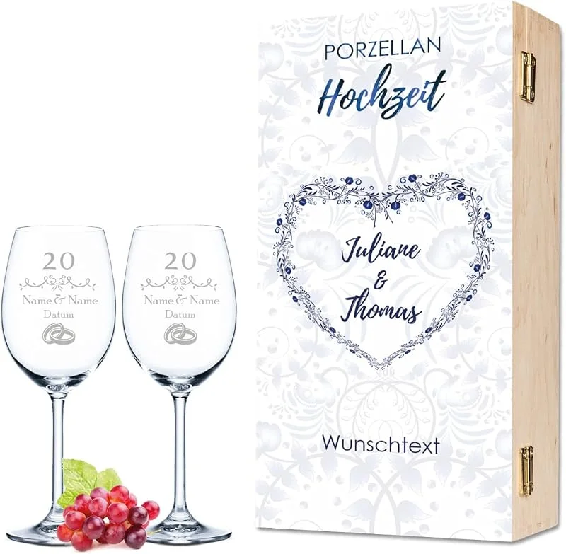 Besuche den GRAVURZEILE-Store GRAVURZEILE Weingläser mit Gravur - Porzellan Hochzeit Design - Personalisiert mit Namen & Datum inkl. Holzkiste - Geschenk zur Hochzeit Verlobung Jahrestag — Wein und Festtafel