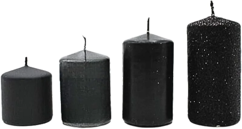 Besuche den Dekohelden24-Store Adventskerzen, Stumpenkerzen, Adventskranzkerzen, Tischkerzen, Blockkerze, Tafelkerze in Matt-Schwarz und Schwarz-Glitter, Lieferumfang 4 Stück, gestuft von L, B, H 5 x 5 x 5 cm bis L, B, H 5 x 5 x 9 cm . — Kerzenlicht Abendessen