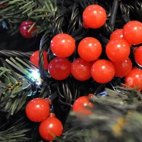 Marke: JnDee Lichterkette, batteriebetrieben, wasserdicht, Stechpalmenbeeren-Kugel, 7 m, 50 LEDs, Rot, 6 Stunden Timer-Funktion, für Innen und Außen, 50 Lights, 3 AA 4.50volts — Weihnachtsbeleuchtung