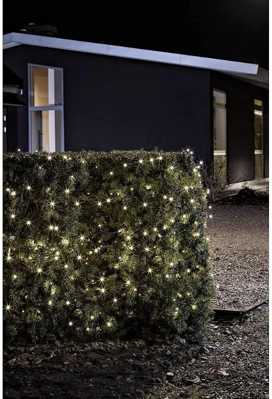 Besuche den Konstsmide-Store Konstsmide LED Lichterkette, mit an, aus Schalter Lichtsensor und 6h und 9h Timer, 240 warm weiße Dioden, batteriebetrieben, Außen (IP44), schwarzes Kabel, 4 x D 1.5V (exkl.) - 3730-100 — Weihnachtsbeleuchtung