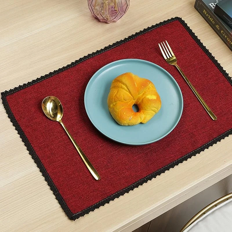 Besuche den Epinki-Store Epinki Tischset Weihnachten Abwaschbar Quadratisch, 2Pcs Set Polyester Platzdeckchen Abwaschbar Vintage Falsche Leinen Spitze Grenze, Tischuntersetzer Weihnachten Dunkel Rot für Küche, 30x45CM — Küche & Haushalt