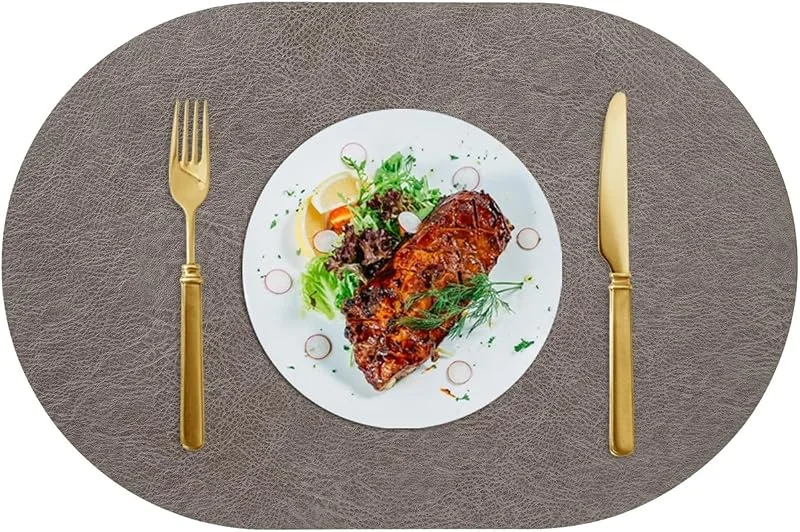 Besuche den Epinki-Store Epinki Weihnachten Tischset Oval, 2er Set PVC Leder Platzmatten Weihnachten Umkehrbar Einfarbig Rindsleder Textur, Tischuntersetzer Couchtisch Grau Braun Gelb für Esstisch, Antifouling, 30x45CM — Küche & Haushalt