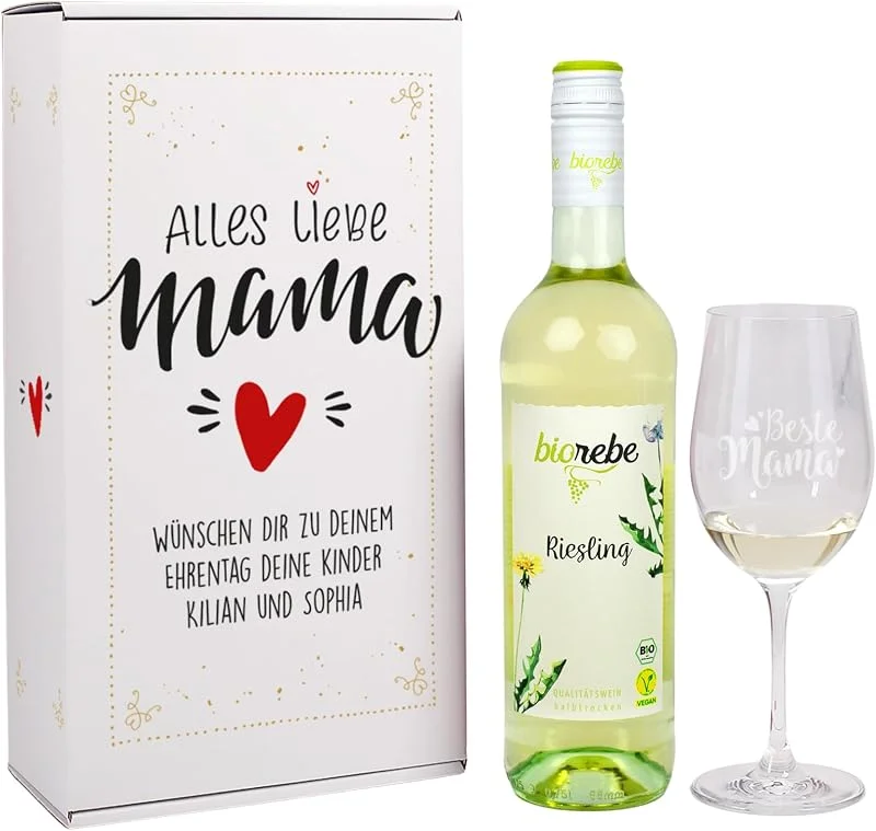 Besuche den Herz & Heim-Store Herz & Heim® Lieblingswein Cuvee (0.75l) halbtrocken Geschenkset mit Weinglas "Alles liebe Mama" mit Wunschtext (Weiß) — Geschenkverpackung
