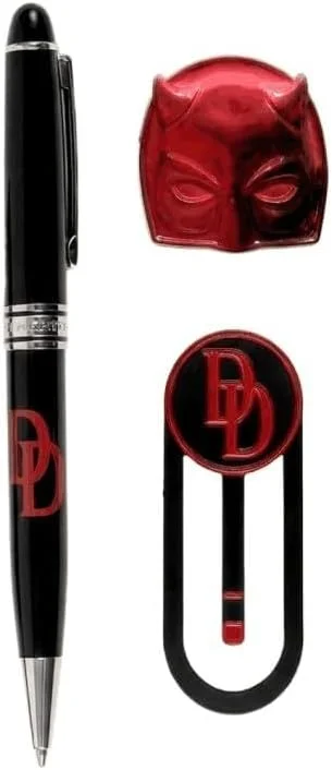 Besuche den CERDÁ LIFE'S LITTLE MOMENTS-Store Daredevil Marvel-Kugelschreiber-Set für Fans, 3-teiliges Set mit Premium-Kugelschreiber, Pin und Lesezeichen, offizielles Lizenzprodukt, Geschenk für Büro, Studium und Lesen, Einheitsgröße — Geschenkverpackung