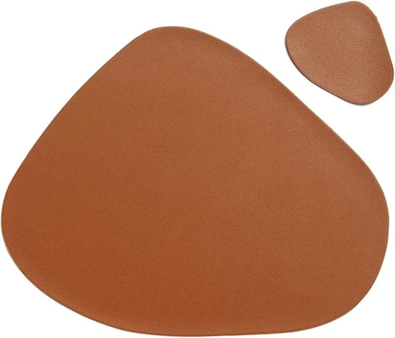 Besuche den Epinki-Store Epinki Tischsets Platzsets Abwaschbar Elegant mit Untersetzer Dreieck, 2er Set 36.8x45CM Platzset Weihnachten Waschbar Einfarbig aus PU Leder, Tisch-Sets Braun für Küche Restaurant Hotel — Küche & Haushalt