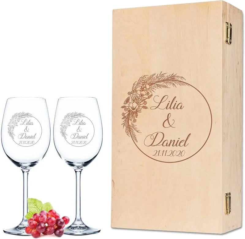 Besuche den GRAVURZEILE-Store GRAVURZEILE Weingläser mit Gravur von Namen & Datum im - Pampasgras Design - Geschenk zur Hochzeit, Verlobung & Jahrestag - inkl. gravierter Vintage Holzkiste - ein perfektes Hochzeitsgeschenk — Wein und Festtafel