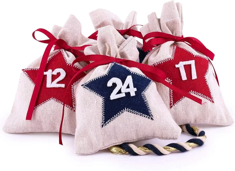 Besuche den pajoma-Store pajoma® Adventskalender zum Befüllen Star 24 Stoffbeutel, Jutesäckchen natur mit Zahlen & bunten Sternen – DIY Weihnachtskalender zum Selbstbefüllen mit Bändchen – Weihnachten Deko Set — Advent und Tisch