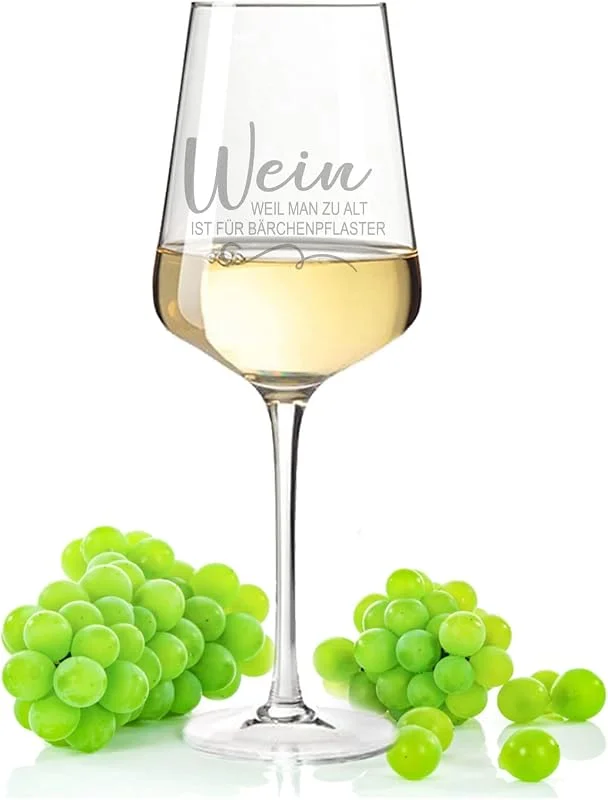 Besuche den GRAVURZEILE-Store GRAVURZEILE Weinglas mit Gravur - Wein, weil man zu alt ist für Bärchenpflaster - Lustige Geschenke für Sie & Ihn - Originelles Geburtstagsgeschenk für Männer & Frauen — Wein und Festtafel
