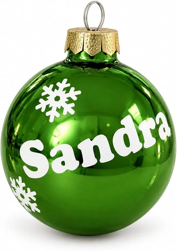 Besuche den AURIMELLYS-Store Personalisierte Weihnachtskugeln aus Glas (6 cm oder 8 cm) – mit Name unf Motiv – Farben & Schriftart wählbar (tannengrün - glänzend, 6 cm) — Weihnachtsdeko