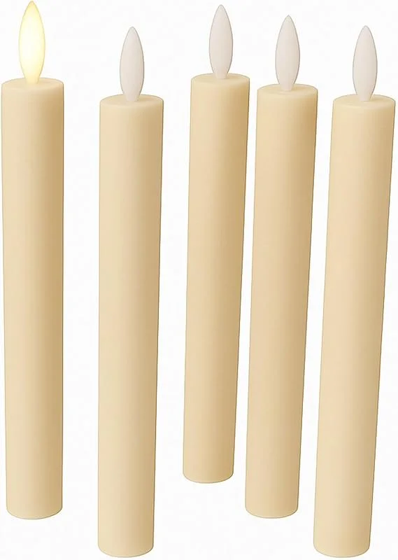 Besuche den Fachhandel Plus-Store LED-Stabkerzen 5er-Set mit Echtwachs, Timer & Flackern — Kerzenlicht Abendessen