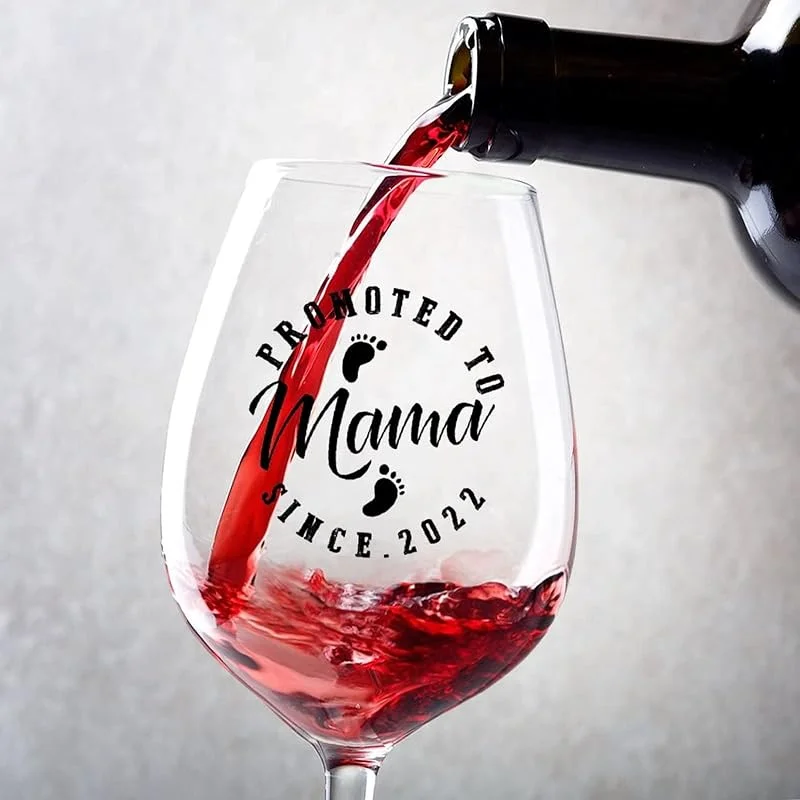 Marke: Rimego Rotweingläser, 2er-Set, Promoted to Mama, Rotweingläser, 325 ml, für Paare, Jahrestag, Hochzeit, Geschenk, personalisierte Weingeschenke für Frauen und Männer — Wein und Festtafel