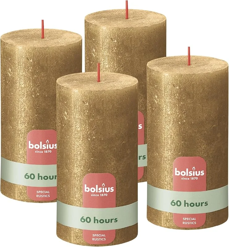 Besuche den bolsius-Store Bolsius Rustik Stumpenkerzen - Shimmer Gold - 4 Stück - 13 x 7 cm - Dekorative kerzen - Brenndauer 60 Stunden - Unparfümierte - Enthält Natürliches Pflanzenwachs - Ohne Palmöl — Advent und Tisch