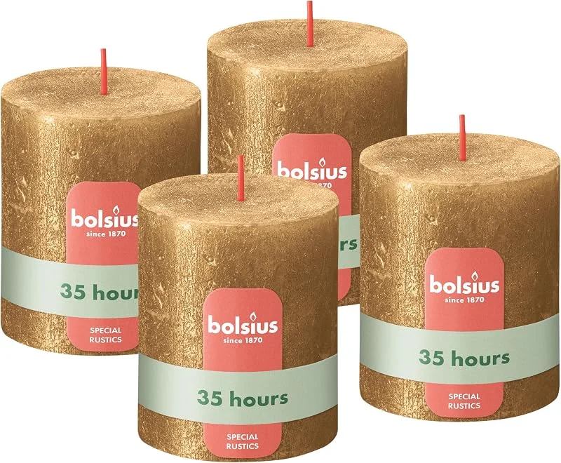 Besuche den bolsius-Store Bolsius Rustikale Stumpenkerze – Shimmer Gold – 4 Stück – lange Brenndauer von 35 Stunden – Haushaltskerze – Innendekoration – geruchlos – inklusive natürlichem veganem Wachs – ohne Palmöl – 8 x 7 cm — Kerzenlicht Abendessen