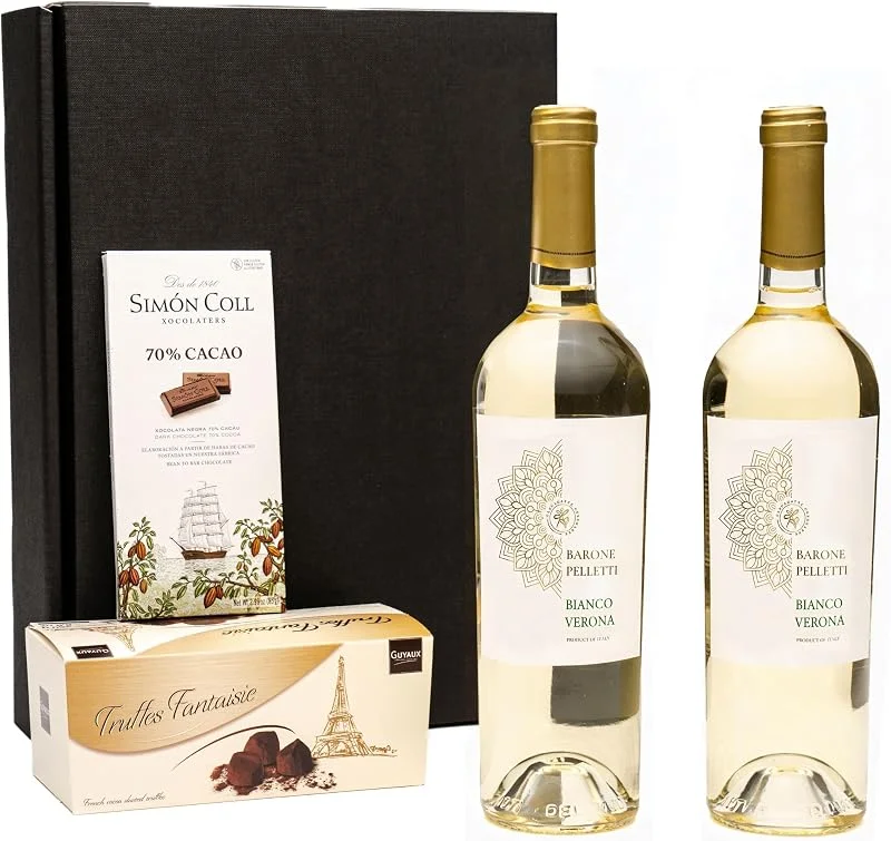 Besuche den FABELHAFTE GESCHENKE-Store Geschenkset 2 x Weißwein aus Italien (Bianco di Verona Barone Pelletti IGT) mit Schokoladentrüffeln und dunkler Schokolade, für Männer & Frauen zum Gebutstag, Hochzeit, Weihnachten — Wein und Festtafel